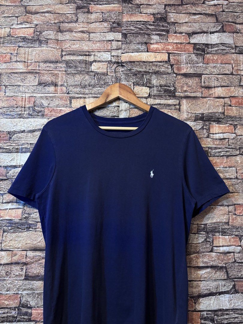 RALPH LAUREN NABY BLUE TEE (Category: Tshirts & Polo Shirts ) located in Davao. Submitted by angelothriftfinds (Listing ID 1467863812, Image 2). Description: RALPH LAUREN good condition dimension: 20” W | 26” L fit: S size issue: print tag fade mine: ₱200.
