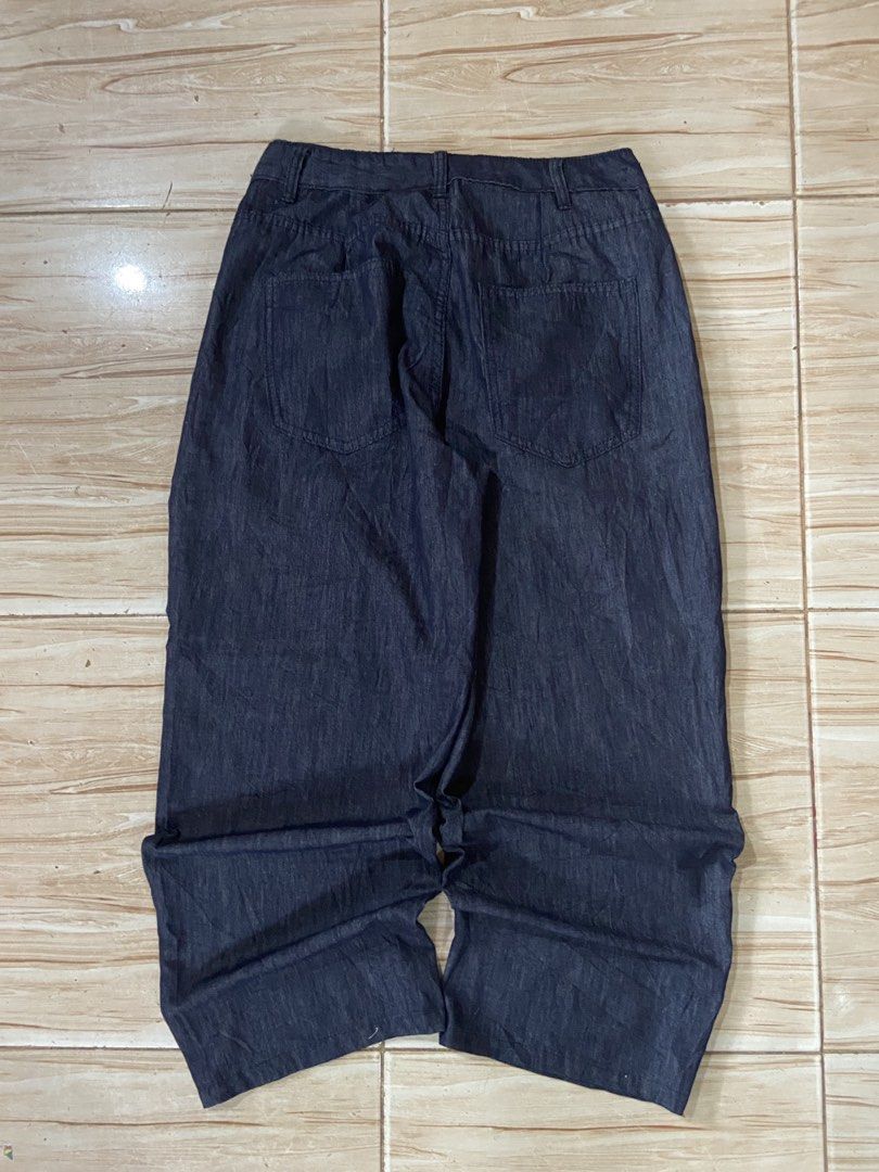 random baggy pants (Category: Jeans) located in Cebu City. Submitted by gervsss (Listing ID 1467880103, Image 3). Description: waist 30 length 38 thigh 14 leghole 10.
