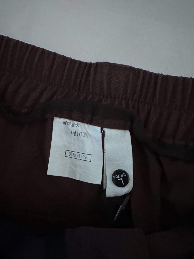 Random Choco Brown Barrel Pants (Category: Jeans) located in Ilagan. Submitted by kianluis (Listing ID 1467953682, Image 3). Description: Excellent condition ✅ Color rate: 9.3/10 Issue: None Waist 28-31 (stretchable on back) Length: 38 Thigh: 14 Hem: 10.