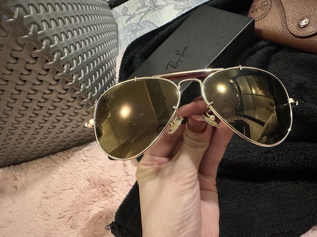 Rayban Aviator (Category: Sunglasses & Eyewear) located in Mandaluyong City. Submitted by enyaj_11 (Listing ID 1468003669, Image 1). Description: .