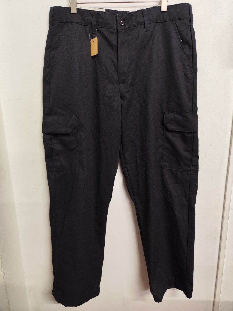 Red Kap Cargo Pants W36 L30 (Category: Chinos) located in Compostela. Submitted by fashiondeamar (Listing ID 1467968284, Image 2). Description: Red Kap Cargo Pants W36 L30 Actual W36 L40 Hem 9.