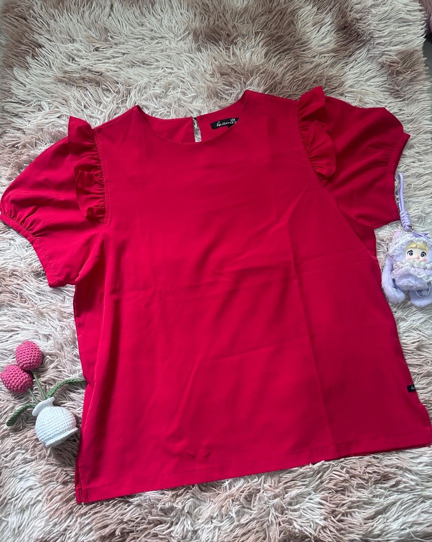 Red ruffled sleeve blouse top (Category: Blouses) located in Rosario. Submitted by charmfashion (Listing ID 1467907861, Image 1). Description: - Color: Bright red - Style: Short sleeve blouse with round neckline - Details: Cute ruffled shoulders and back button closure - Versatility: Great to pair with jeans or skirts - Condition: Clean fabric, vibrant shade.