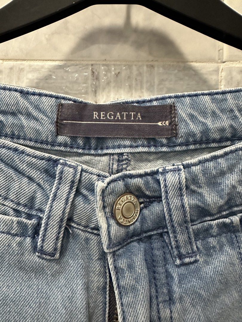 Regatta Light Wash Denim Jeans Size 26 (Category: Jeans) located in Las Pinas. Submitted by weiwei_2424 (Listing ID 1467967933, Image 2). Description: - Brand: Regatta - Size: 26 Waist - Style: High-rise with trendy front seam detailing - Color: Clean, classic medium blue / light wash - Condition: Like new Used twice.