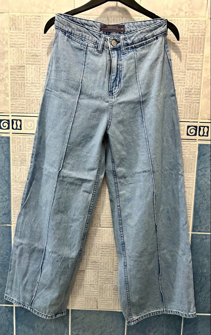 Regatta Light Wash Denim Jeans Size 26 (Category: Jeans) located in Las Pinas. Submitted by weiwei_2424 (Listing ID 1467967933, Image 1). Description: - Brand: Regatta - Size: 26 Waist - Style: High-rise with trendy front seam detailing - Color: Clean, classic medium blue / light wash - Condition: Like new Used twice.
