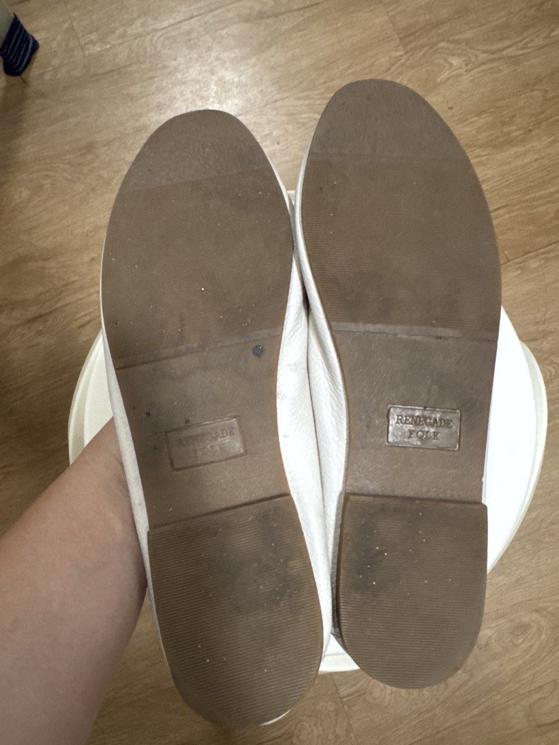 Renegade Folk OMW Flats - Creme (Category: Flats & Sandals) located in Los Banos. Submitted by declutterbycee (Listing ID 1467956759, Image 3). Description: Size 11 - 27 cm Rfs: no longer my style, but overall in good condition.
