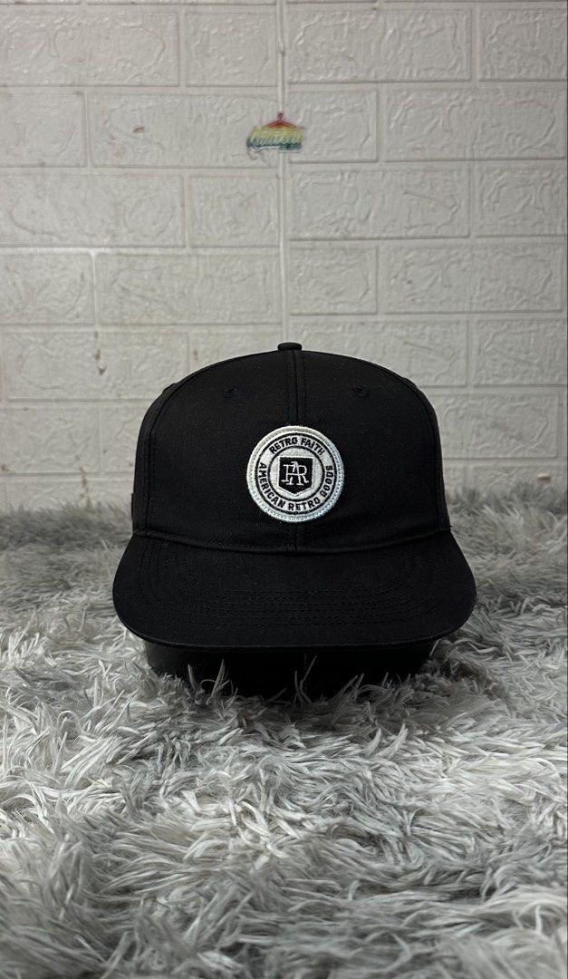 Retro 6 panel adjustble strap (Category: Caps & Hats) located in Manila. Submitted by paulovenegaskalakal2020 (Listing ID 1467893248, Image 1). Description: For sale! Kalakal Retro 6 panel adjustable buckle strap USA retro nyc brooklyn tag Adult Sign of usage Color rate- 8.9/10 Good MINE 799 +sf.