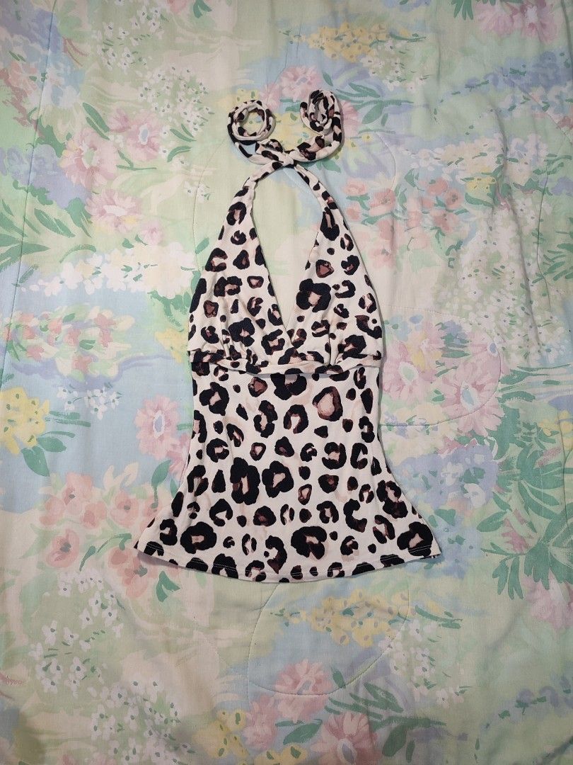 reworked Leopard Print Halter Neck Top (Category: Sleeveless) located in Jaen. Submitted by roxantiago (Listing ID 1468037422, Image 1). Description: - Trendy leopard print halter top with a flattering low V-neck and front tie - Super soft and stretchy fabric made of 95% modal and 5% spandex - Versatile piece ideal for nights out, dates, or warm weather styling - Easy care: machine washable S to M.
