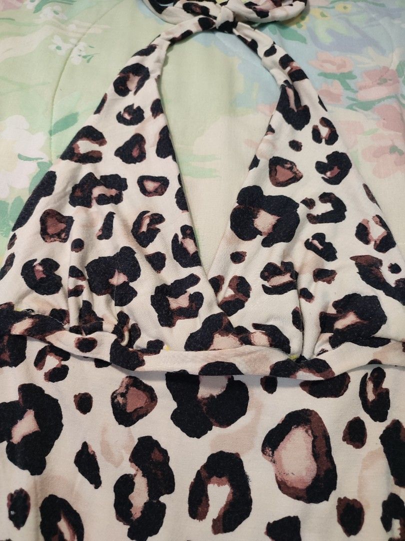 reworked Leopard Print Halter Neck Top (Category: Sleeveless) located in Jaen. Submitted by roxantiago (Listing ID 1468037422, Image 3). Description: - Trendy leopard print halter top with a flattering low V-neck and front tie - Super soft and stretchy fabric made of 95% modal and 5% spandex - Versatile piece ideal for nights out, dates, or warm weather styling - Easy care: machine washable S to M.