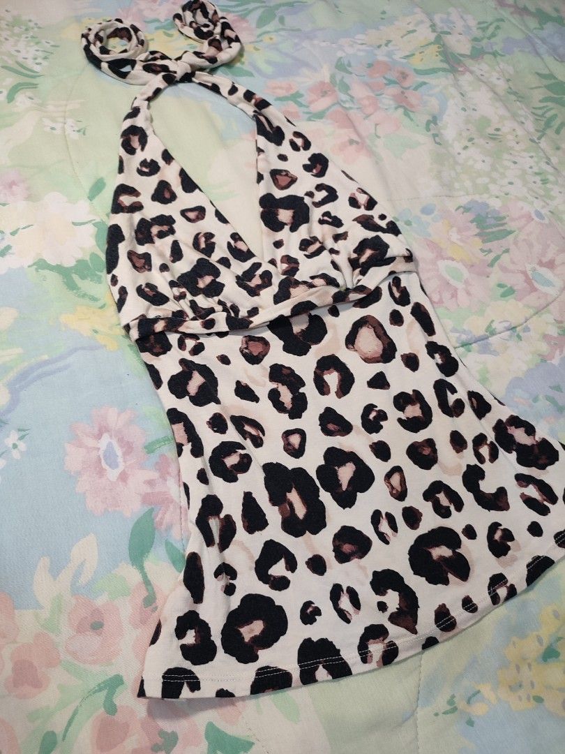 reworked Leopard Print Halter Neck Top (Category: Sleeveless) located in Jaen. Submitted by roxantiago (Listing ID 1468037422, Image 2). Description: - Trendy leopard print halter top with a flattering low V-neck and front tie - Super soft and stretchy fabric made of 95% modal and 5% spandex - Versatile piece ideal for nights out, dates, or warm weather styling - Easy care: machine washable S to M.