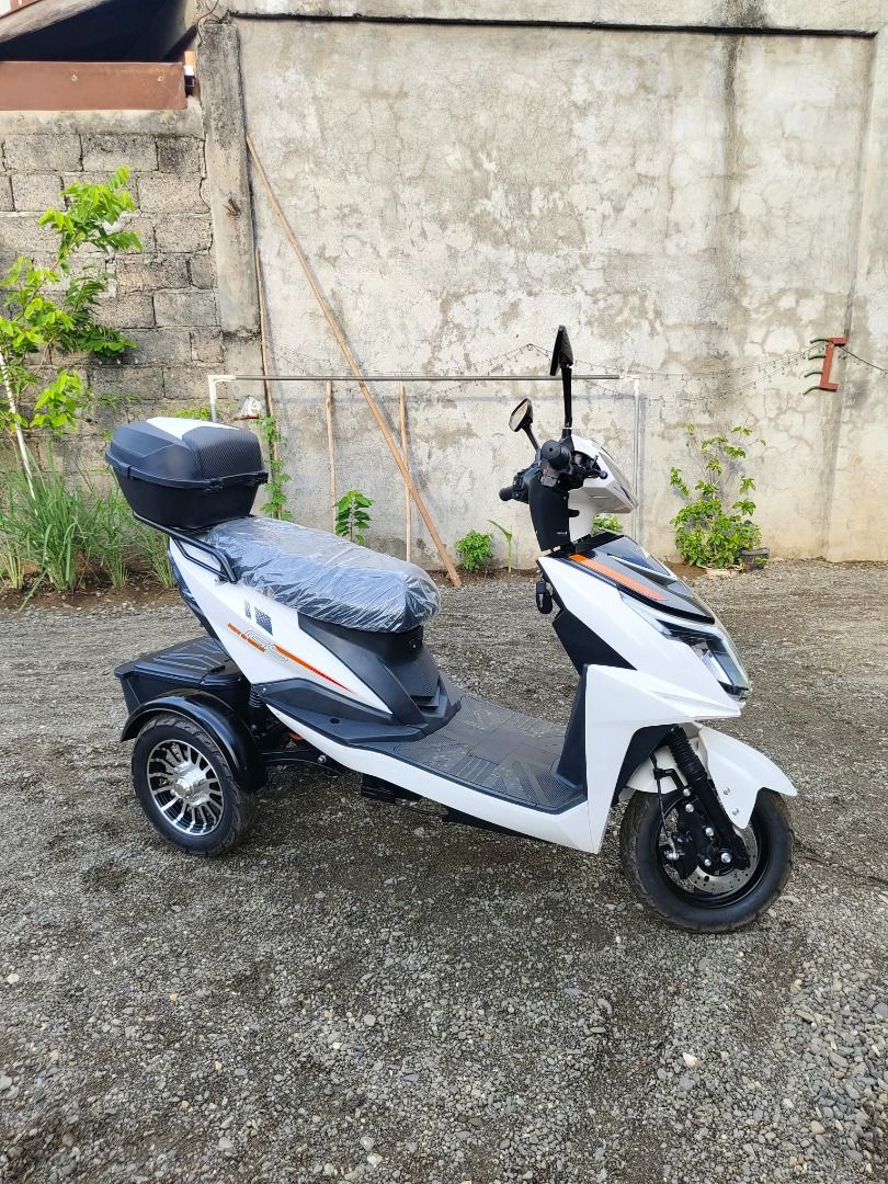 RMC ELECTRIC BIKE (Category: Motorbikes for Sale) located in Caloocan City. Submitted by chocoberrynice (Listing ID 1467967777, Image 1). Description: FOR SALE – RMC ELECTRIC BIKE 2026 MODEL ₱35,000 NEGOTIABLE ✅ 5 months old only ✅ Good as new / very well maintained ✅ Clean body, no major scratches or damage ✅ Seat still has protective plastic ✅ With top box ✅ With rear cargo/storage compartment ✅ Complete and ready to use Reason for selling: [Ra
