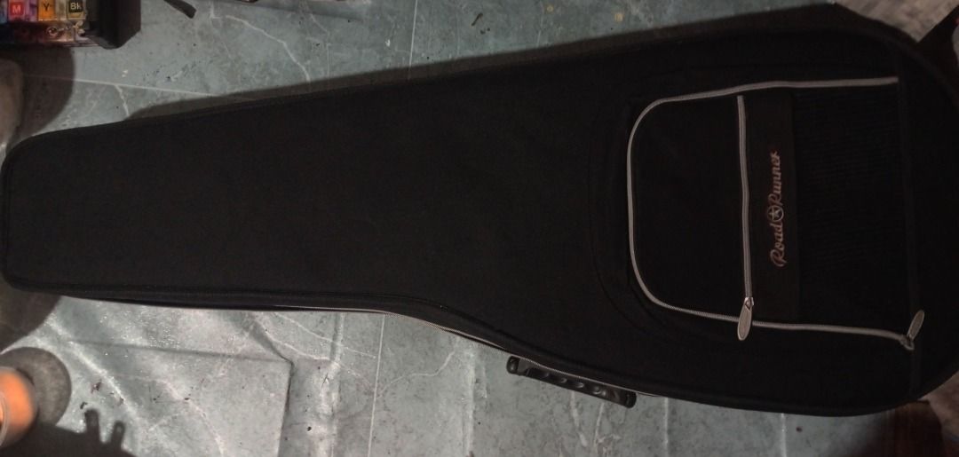 Road Runner RPFC18 Classical Guitar Hard Case — CASE ONLY (Category: Musical Instruments) located in Caloocan City. Submitted by wildgem.3835b2 (Listing ID 1467846758, Image 1). Description: ⚠️ CASE ONLY — WALANG KASAMANG GITARA ⚠️ Brand/Model: Road Runner Polyfoam Classical Guitar Case RPFC18 Condition: Lightly used — maayos pa, walang sira ✅ Matibay na polyfoam case — mas protektado kaysa sa ordinaryong gig bag ✅ May panlabas na bulsa para sa p
