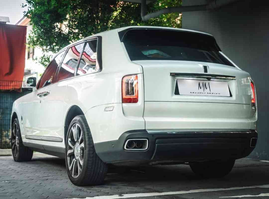 Rolls-Royce Cullinan 6.75 V12 (A) (Category: Used Cars) located in Singapore. Submitted by monstermotors. (Listing ID 1456471443, Image 2). Description: Cheapest on the market! Beautiful white with Hermes orange interior. Immaculate condition unit with low mileage. Flexible loan options available. We take trade in car too. Arrange a viewing with us today! Features: 6.7L powered by a V12 twin turbo engine producing 563bhp and 850nm of torque, 8 sp