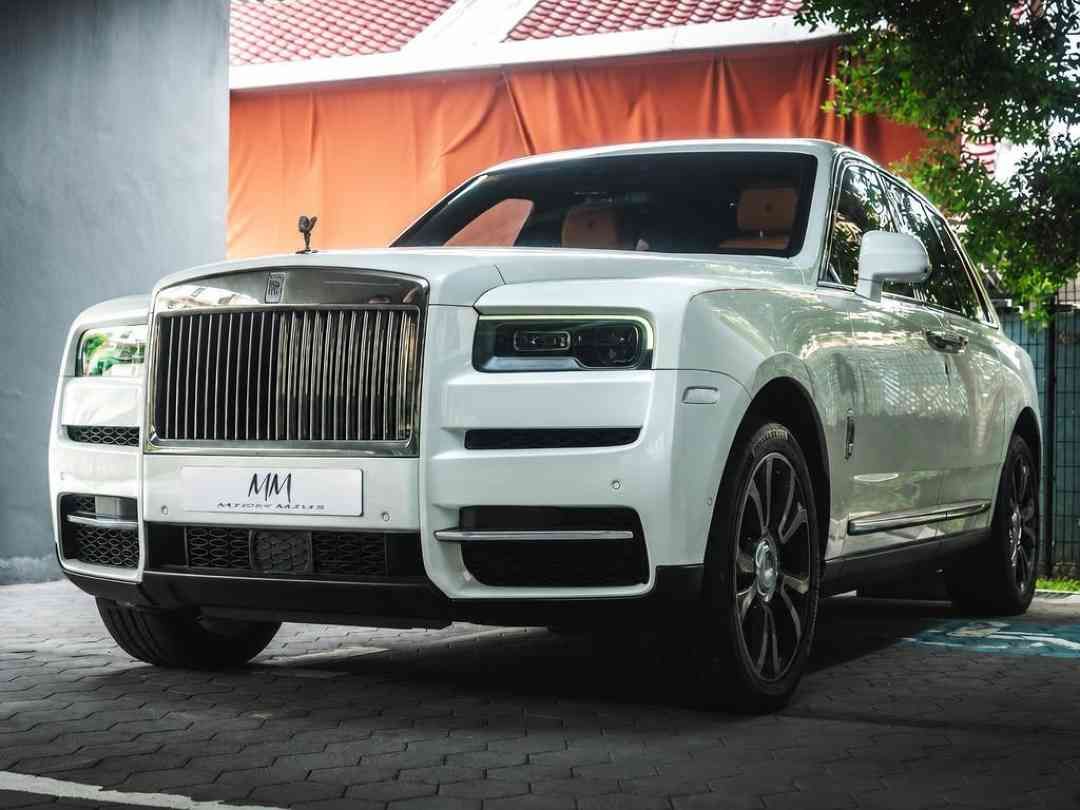 Rolls-Royce Cullinan 6.75 V12 (A) (Category: Used Cars) located in Singapore. Submitted by monstermotors. (Listing ID 1456471443, Image 1). Description: Cheapest on the market! Beautiful white with Hermes orange interior. Immaculate condition unit with low mileage. Flexible loan options available. We take trade in car too. Arrange a viewing with us today! Features: 6.7L powered by a V12 twin turbo engine producing 563bhp and 850nm of torque, 8 sp