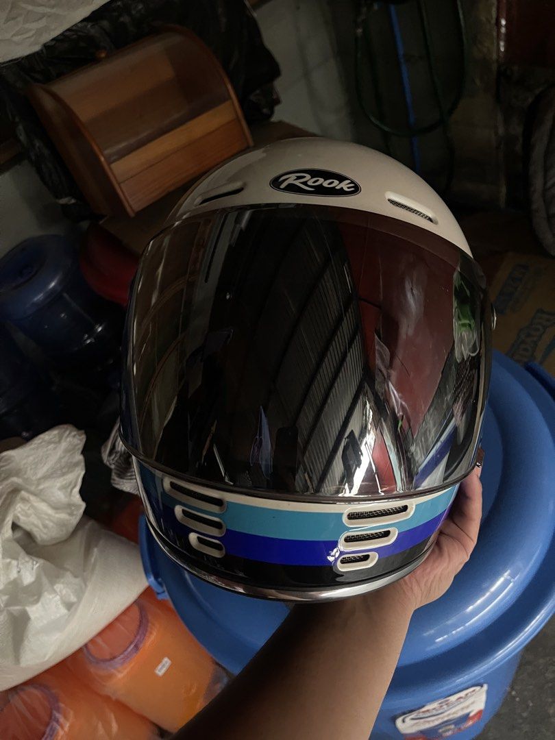 Rook: Maverick (Category: Helmets and other Riding Gears) located in Quezon City. Submitted by shopjito (Listing ID 1467886780, Image 3). Description: Want to sell: Rook V152 Maverick ----- Seldom used ----- Size Medium ----- Inclusions: Dust bag Clear visor ----- Black lens attached ----- SRP: 4500 (Bought at Team Graphitee Mindanao Ave) Selling: 2500 only Manila area .