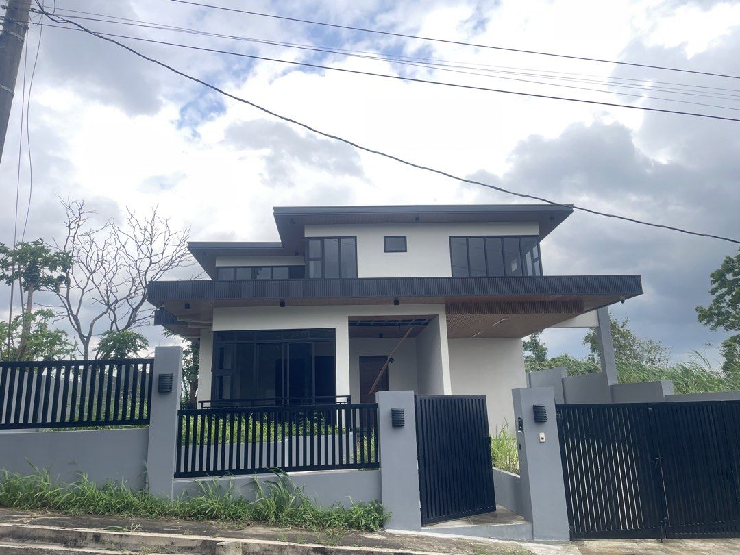 RUSH HOUSE & LOT FOR SALE (Category: House & Lot) located in Manila. Submitted by youngbetthie (Listing ID 1468039089, Image 2). Description: 🔥 RUSH SALE🔥 📍 SUN VALLEY ESTATES, ANTIPOLO CITY🏡⛳️ —- OVERLOOKING !!!! 💰 317 SQM LOT AREA 🏠 288 SQM FLOOR AREA ✨ 2-STOREY HOUSE 🛏️ 3 BEDROOMS 🚿 3 TOILET & BATH 🚻 1 POWDER ROOM 🚗 PARKING SPACE 🏷️Price : 13M 😎 CASH ONLY 🏡 SPACIOUS HOME FEATURES ✔️ Living Area ✔️ Dining Area ✔️ Kitchen ✔️ Dirty K