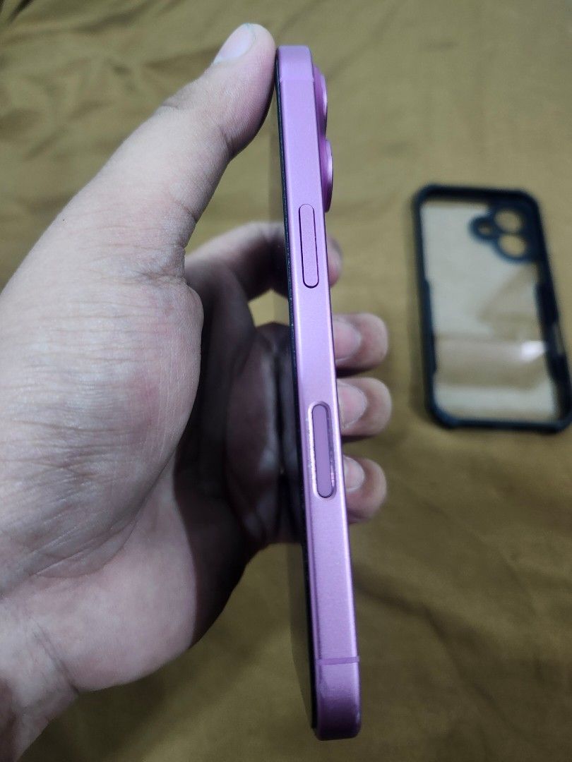 RUSH! IPHONE 16 PINK (Category: iPhone 16 Series) located in Manila. Submitted by safepenguin-94d611 (Listing ID 1468052257, Image 3). Description: FOR SALE OR SWAP TO LOWER UNIT + CASH IPHONE 16 PINK | 128gb Factory unlock (No SIM restriction) 88% Battery health (Original) The Loop purchased INCLUSION: UNIT ONLY ₱32k 📌No history of repair 📌All features working 📌Unli test and reset upon meet up Meet up.