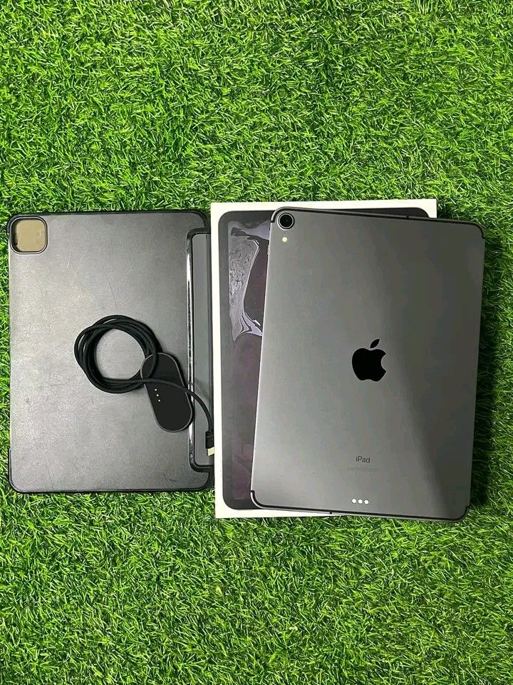 RUSH SALE. IPAD PRO 11 INCH (Category: iPad) located in Manila. Submitted by beyondappleph (Listing ID 1467925128, Image 3). Description: Ipad Pro 11 inch 2018 Model 🍎. RUSH SALE 23K 📌NO COD. DM US 📩.
