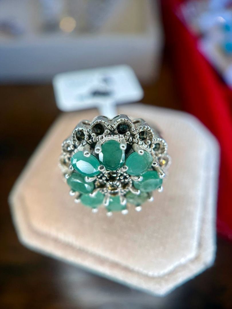 S8 VINTAGE EMERALD & MARCASITE IN SILVER (Category: Rings) located in Baguio. Submitted by asna_taku (Listing ID 1467894632, Image 2). Description: 💚 VINTAGE EMERALD & MARCASITE IN SILVER 💚 A stunning vintage floral statement ring with beautiful green emerald stones arranged like delicate petals, surrounded by intricate silver detailing and sparkling marcasite accents. ✨ The combination of the faceted emeralds, marcasite sparkle, and ornate vin