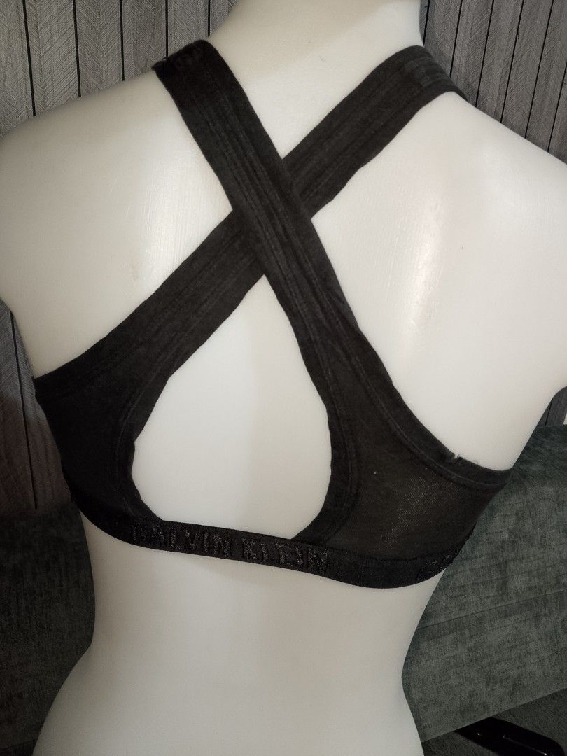S: CALVIN KLEIN BLACK COTTON BRA PADDED (Category: Undergarments & Loungewear) located in Manila. Submitted by truecrystal-1407 (Listing ID 1467948990, Image 3). Description: orig Calvin Klein.