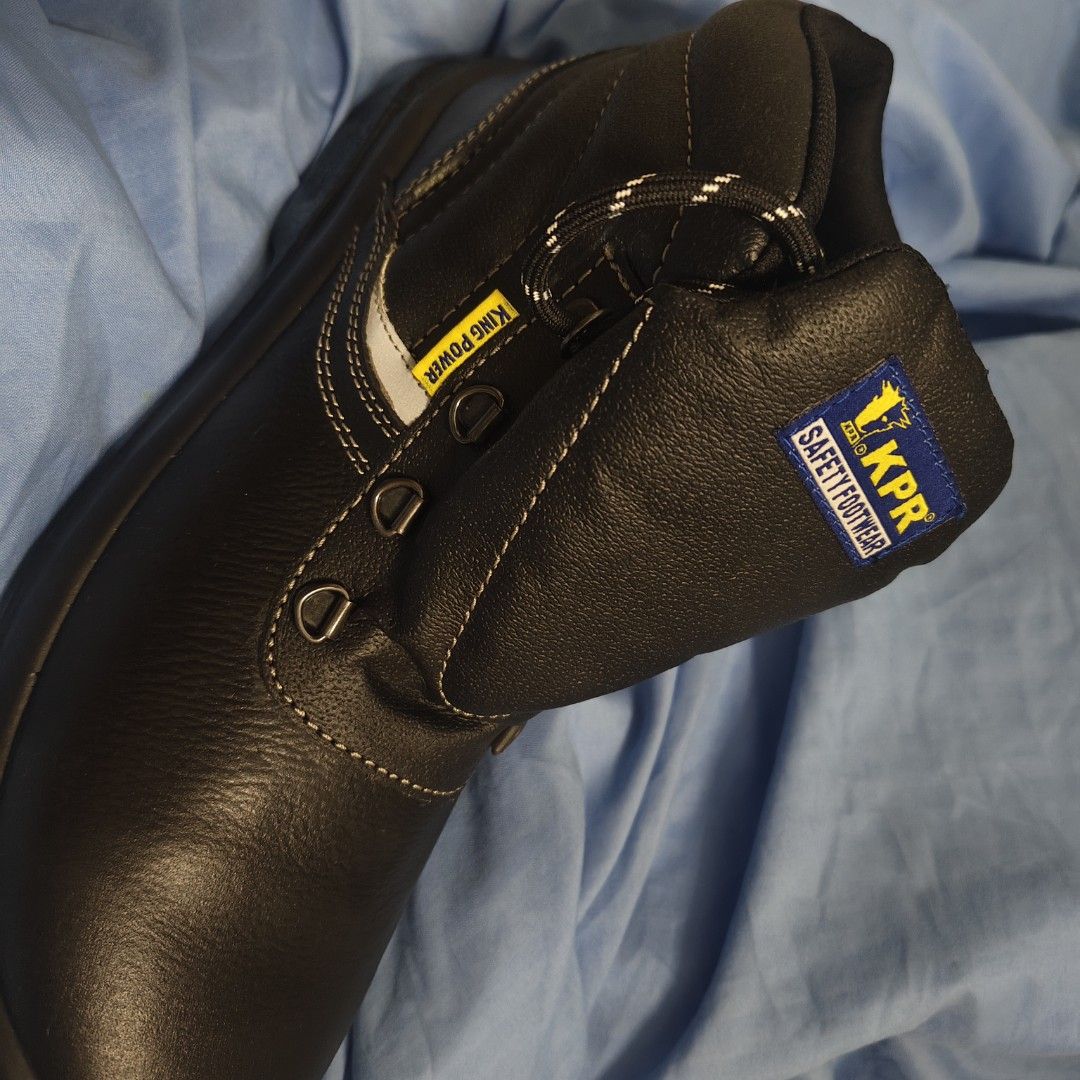 Safety footwear KPR (Category: Boots) located in Manila. Submitted by noblehawk_fd9855 (Listing ID 1467843784, Image 1). Description: this is brand new I only want to dispose... my husband won't use it anymore every 3 months he has new pairs.