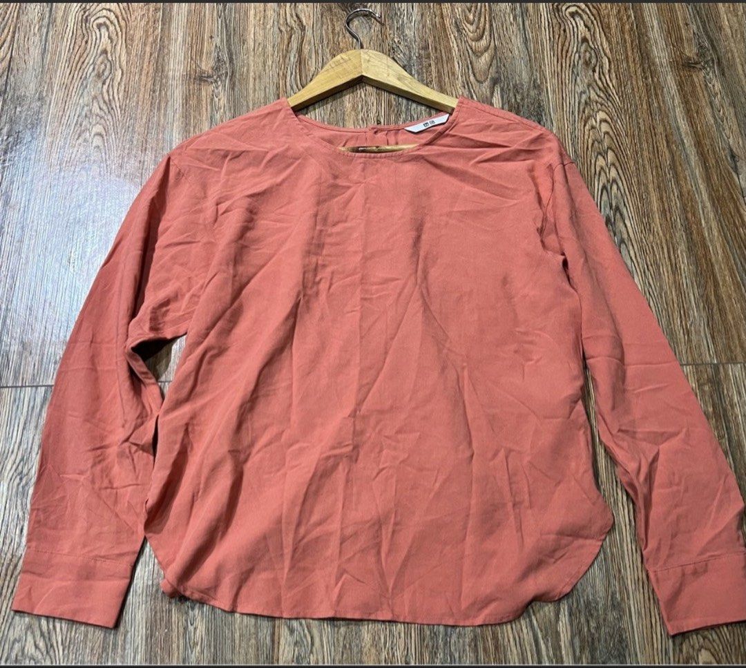 SALE‼️UNIQLO rayon (Category: Longsleeves) located in San Jose del Monte. Submitted by senorita_wella (Listing ID 1467921796, Image 1). Description: .