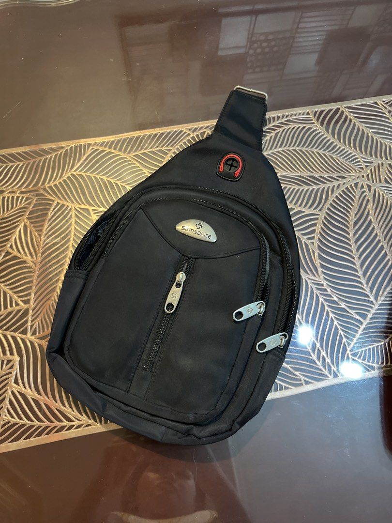Samsonite Chest bag (Category: Sling Bags) located in Makati City. Submitted by tanenya10478407 (Listing ID 1467922149, Image 1). Description: -all zippers working.