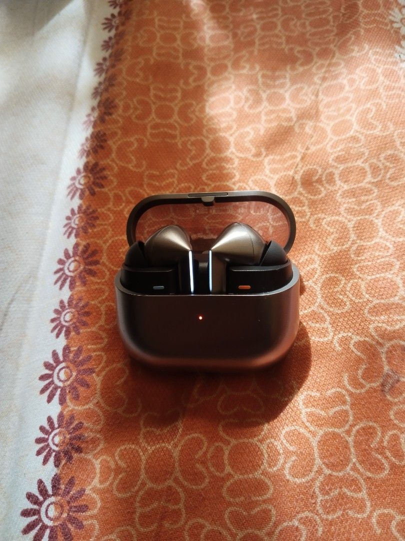 samsung galaxy buds3 pro (Category: Earphones) located in Bayombong. Submitted by rnstrifty (Listing ID 1467850450, Image 3). Description: -samsung galaxy buds3 pro Wireless Earbuds - Color: Metallic Grey with black accents - Performance: Excellent sound quality and active noise cancellation (ANC) - Battery: Tested working and holds a great charge - Condition: Clean, well-maintained, and 100% functional.