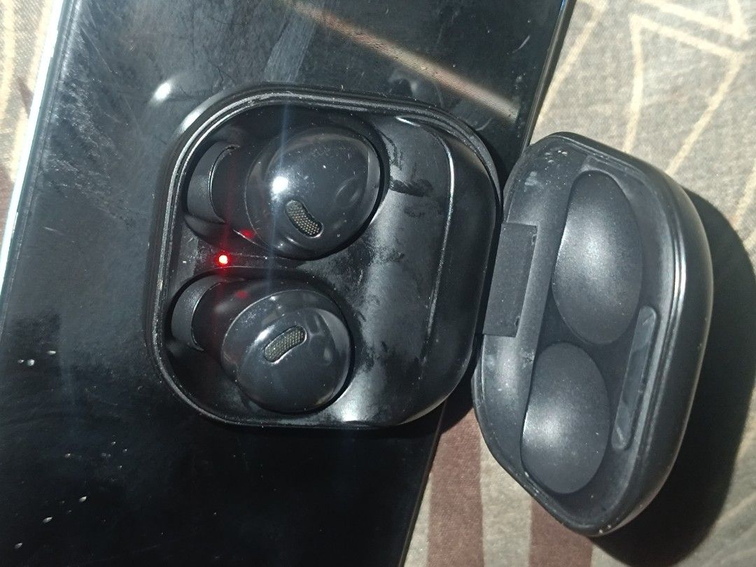 Samsung Galaxy Buds wireless charging case and earbuds (Category: Earphones) located in Manila. Submitted by mysticdolphin.99513a (Listing ID 1468029426, Image 2). Description: - Brand: Samsung with AKG sound tuning - Color: Black - Condition: Sound works great and charges normally - Design: Compact, pocket-friendly square charging case with red status LED - Connectivity: Simple Bluetooth pairing with Android and compatible devices - Ideal for: D