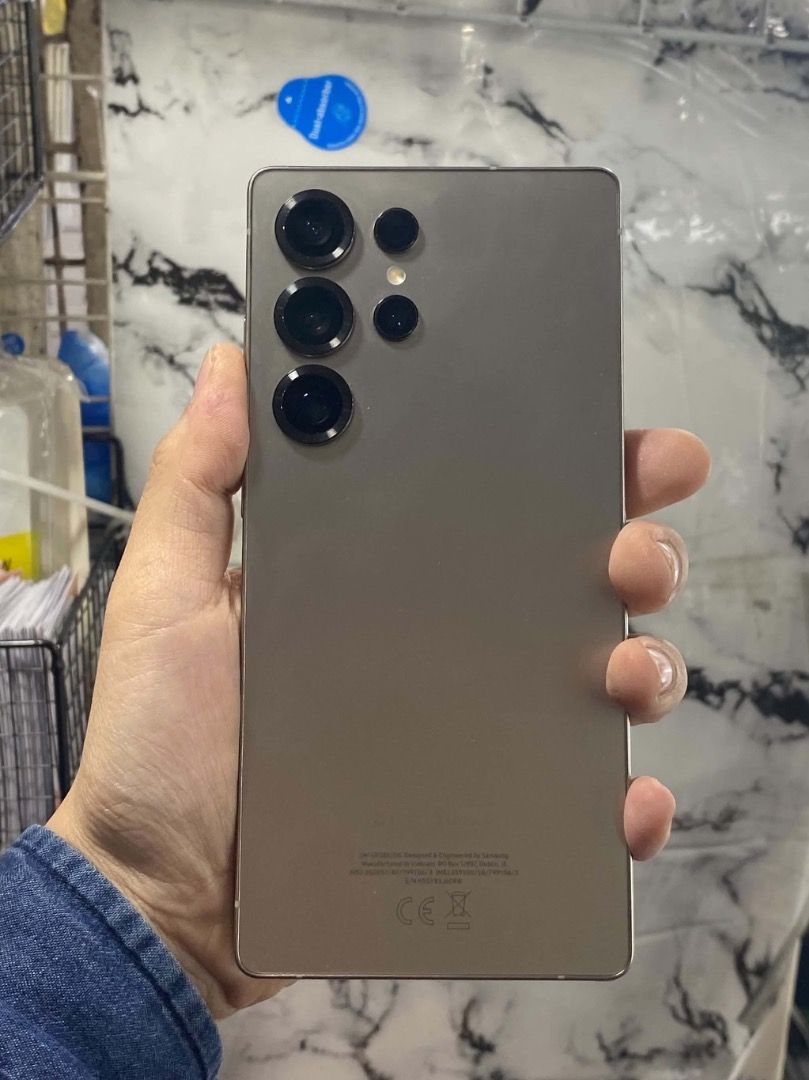 Samsung Galaxy S25 Ultra 256 Titanium Gray Complete (Category: Samsung) located in Pasig City. Submitted by samsungtolentinoph (Listing ID 1467981538, Image 1). Description: For sale only! Samsung Galaxy S25 Ultra 5G 🏷️ Price list: 256GB - 37,500 pesos 512GB - 42,000 pesos 🎨 Colors: Titanium Gray 📦 Package and Condition: Complete with Box | Good as new | No hidden issues | No history of repair | Original S-Pen 🔑 Key specs: Display: 6.9-inch D