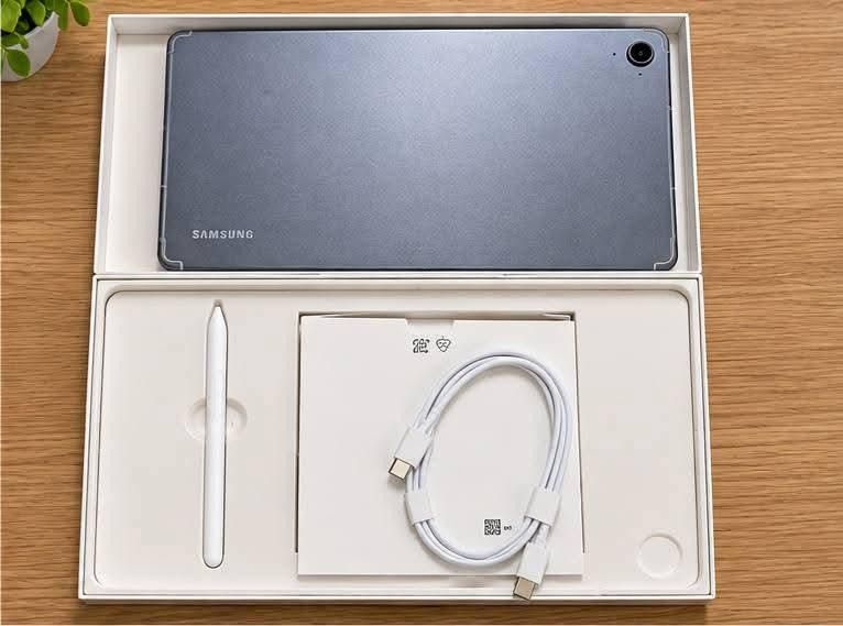 Samsung Galaxy Tab S10 FE (Category: Android) located in Quezon City. Submitted by marks_buy_and_sell (Listing ID 1468009301, Image 2). Description: OR SALE: Samsung Galaxy Tab S10 FE 1 year old | WiFi Version 📌 Condition: - Well-maintained and lightly used - No dents or visible major scratches - Screen is in good condition - No issues with touch, display, speakers, or S Pen - All functions are working properly - Complete with original box, S Pe
