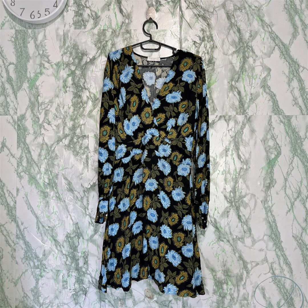 SANDRO Floral Dress (Category: Dresses) located in Bulacan. Submitted by letsfindukaywithme (Listing ID 1468048518, Image 2). Description: Sandro Floral Dress size 38 16x34" Sleeves: 26" Fits S-M Like new No issue +sf payment first Ship via J&T.