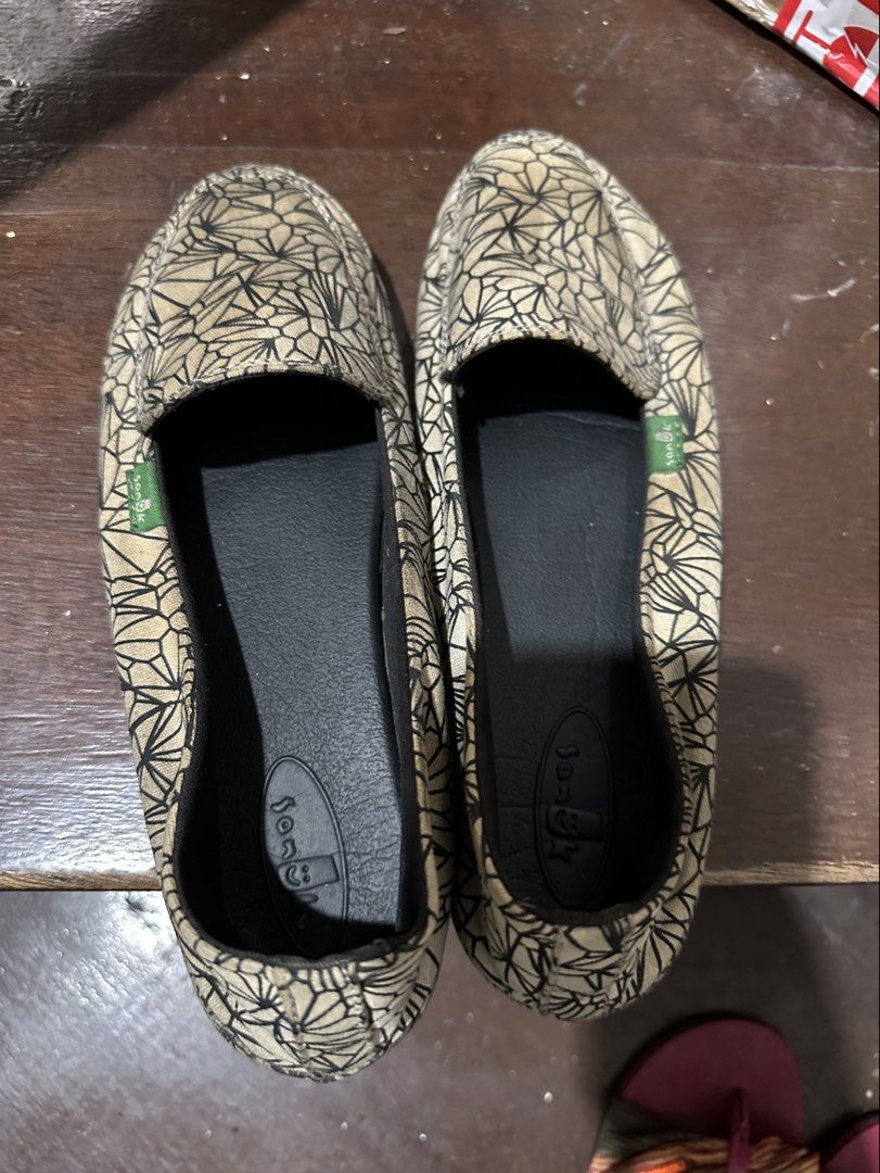 Sanuk Slip Ons (Category: Slippers and slides) located in Manila. Submitted by shopkriscloset (Listing ID 1467840590, Image 1). Description: Just needs washing/cleaning :) ‼️PLEASE READ BEFORE PLACING AN OFFER -Please be patient and respectful. 🤗 If I don’t get to reply immediately, I might be working. - Please REFRAIN from making an offer if you do not intend to complete the purchase ❗️ACCEPTED OFFER means SOLD 🫶🏼 Please don’t offer unless yo