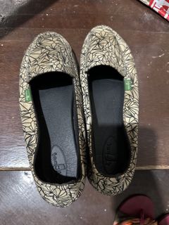 (Category: ) located in . Submitted by shopkriscloset (Listing ID 1467840590, Image 1). Description: .