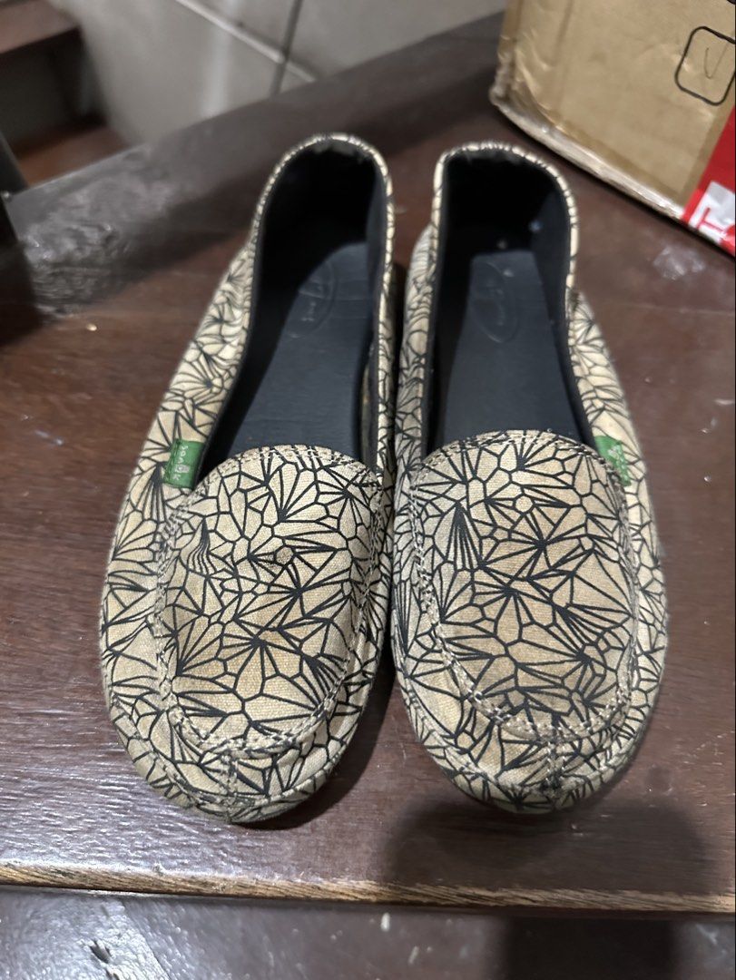 Sanuk Slip Ons (Category: Slippers and slides) located in Manila. Submitted by shopkriscloset (Listing ID 1467840590, Image 3). Description: Just needs washing/cleaning :) ‼️PLEASE READ BEFORE PLACING AN OFFER -Please be patient and respectful. 🤗 If I don’t get to reply immediately, I might be working. - Please REFRAIN from making an offer if you do not intend to complete the purchase ❗️ACCEPTED OFFER means SOLD 🫶🏼 Please don’t offer unless yo