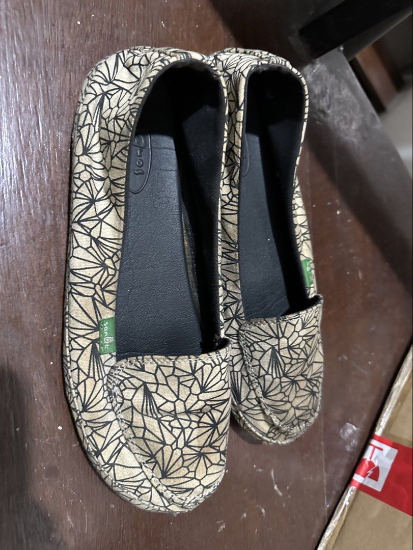 Sanuk Slip Ons (Category: Slippers and slides) located in Manila. Submitted by shopkriscloset (Listing ID 1467840590, Image 2). Description: Just needs washing/cleaning :) ‼️PLEASE READ BEFORE PLACING AN OFFER -Please be patient and respectful. 🤗 If I don’t get to reply immediately, I might be working. - Please REFRAIN from making an offer if you do not intend to complete the purchase ❗️ACCEPTED OFFER means SOLD 🫶🏼 Please don’t offer unless yo