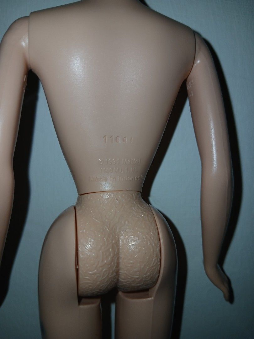 Scarlett O'harabody donor (Category: Kids Toys) located in Subic. Submitted by frncnjntmr22 (Listing ID 1468053455, Image 3). Description: has only one flaw see on photo ink on leg lp already..