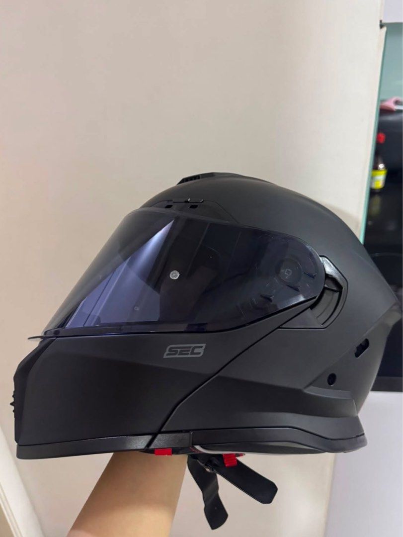SEC X90 Focus Shell Matte Black Motorcycle Helmet Size L (Category: Bicycles) located in Manila. Submitted by luv_chesc4 (Listing ID 1468050326, Image 2). Description: - Color: Matte Black - Size: Large (fits 59-60cm head circumference) - Safety: DOT certified with original certification stickers intact - Visor: Tinted visor attached - Closure: Chin strap with quick-release buckle - Condition: Clean exterior finish - Complete inclusion may box pa