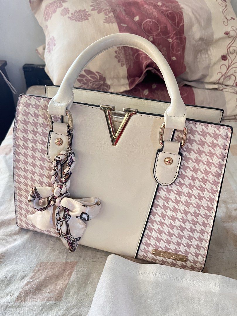 SECOSANA BAG (Category: Shoulder Bags) located in Calamba. Submitted by declutsbysteff (Listing ID 1467936683, Image 3). Description: FOR SALE SECOSANA BAG - Personal bag - lightly used - still in a good condition - Bought from SM - Original price is 1k+ - RFS : Declutter Kindly message me directly if interested. Delivery via lalamove and payment first policy only. 📍Calamba, Laguna..