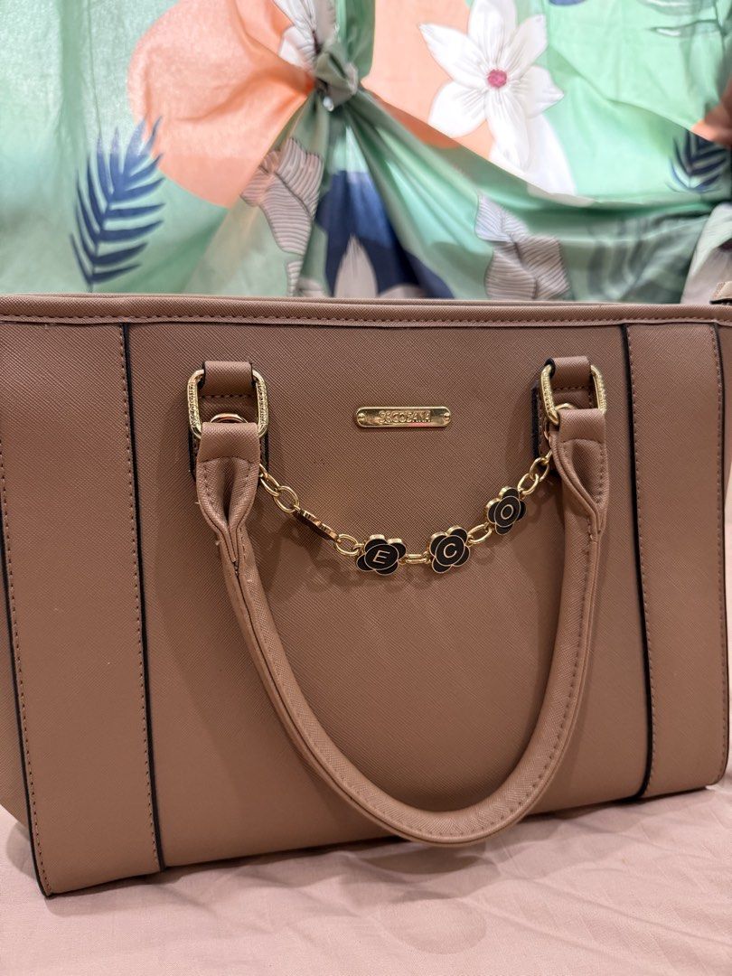 Secosana Laarie Plain Tote Bag (Category: Tote Bags) located in Davao. Submitted by evrgela (Listing ID 1467905521, Image 2). Description: Bought on orange app for 1,999 (lowest price due to it being unlisted already on secosana profile) RFS: never used and didn’t like the design.