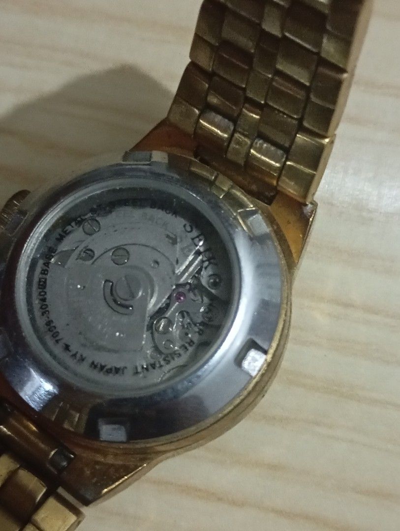 Seiko automatic (Category: Women's Watches) located in Las Pinas. Submitted by quick_deals_great_finds2 (Listing ID 1468049221, Image 3). Description: Original good working condition with 25mm small fits wrist 6.5 inches.