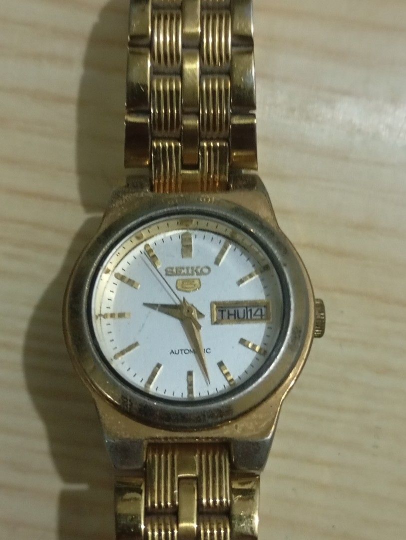 Seiko automatic (Category: Women's Watches) located in Las Pinas. Submitted by quick_deals_great_finds2 (Listing ID 1468049221, Image 1). Description: Original good working condition with 25mm small fits wrist 6.5 inches.