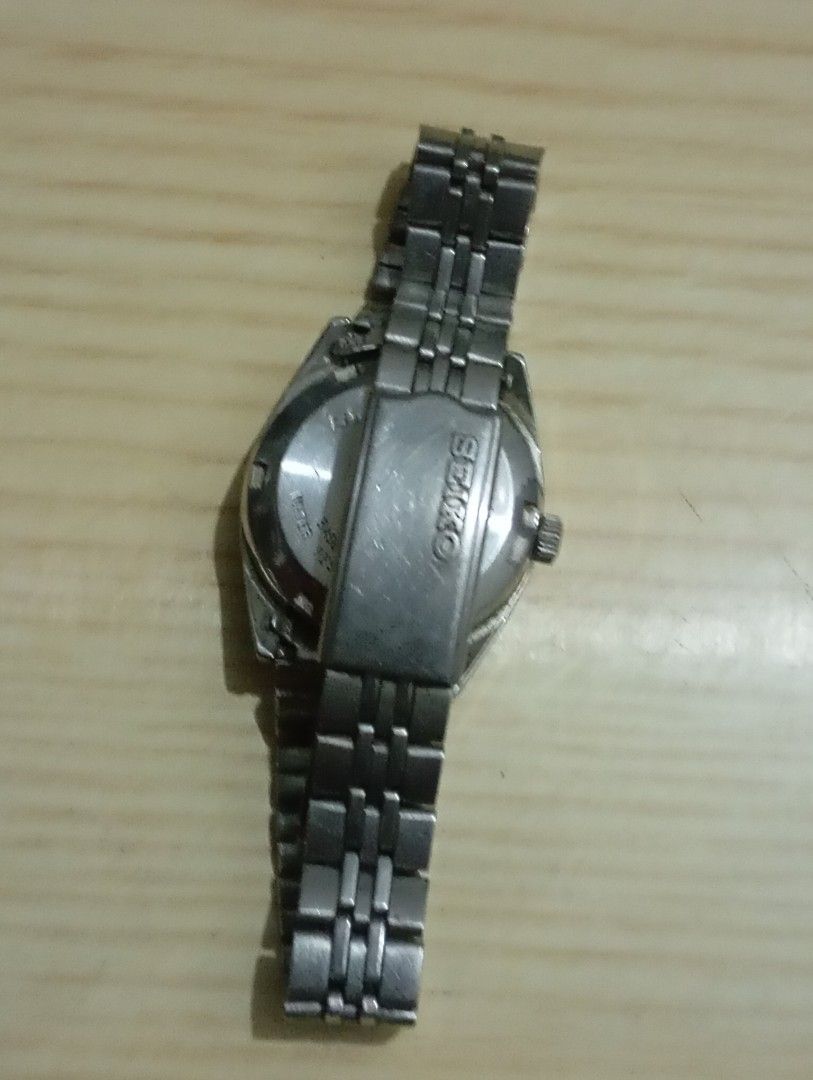 Seiko automatic women (Category: Women's Watches) located in Las Pinas. Submitted by quick_deals_great_finds2 (Listing ID 1468050316, Image 3). Description: Original good working condition 25mm small fits wrist 6.5 inches.