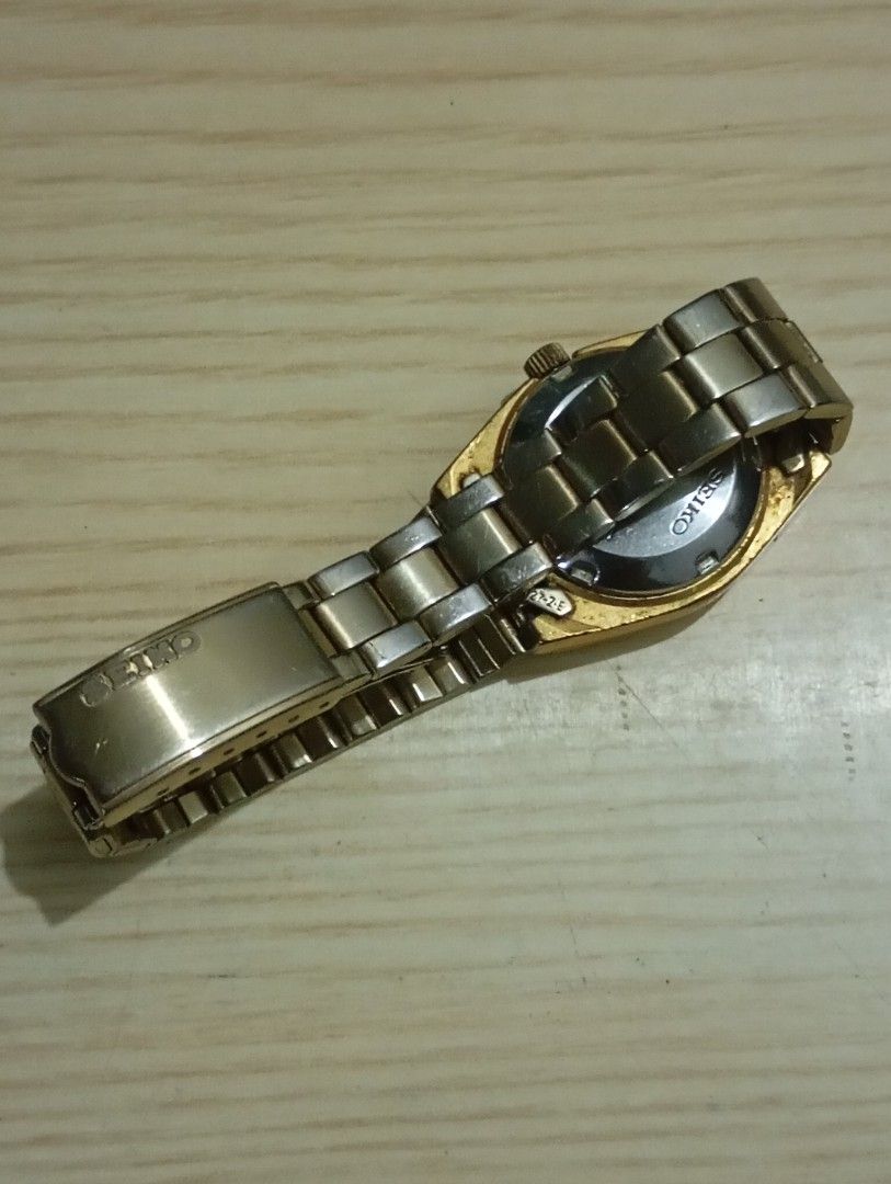 Seiko automatic women (Category: Women's Watches) located in Las Pinas. Submitted by quick_deals_great_finds2 (Listing ID 1468050426, Image 3). Description: Original good working condition 25mm small fits wrist 6.5 inches.