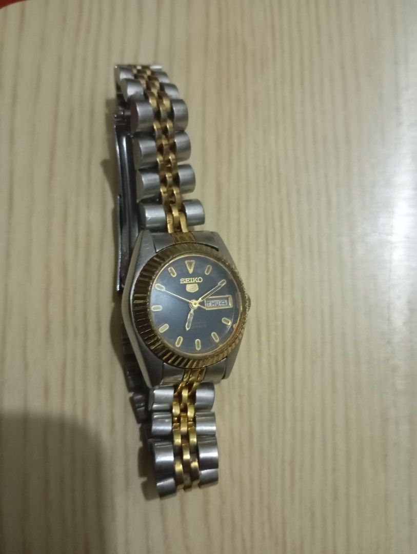 Seiko automatic women (Category: Women's Watches) located in Las Pinas. Submitted by quick_deals_great_finds2 (Listing ID 1468050738, Image 2). Description: Original good working condition 25mm small fits wrist 6.8.