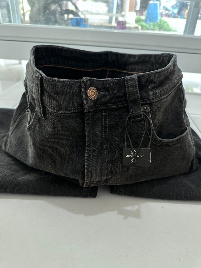 Semi Baggy Hard Denim pants (Category: Jeans) located in Ilagan. Submitted by kianluis (Listing ID 1467955768, Image 2). Description: Excellent condition✅ Color Rate: 9.3/10 Issue: None Hard/thick/heavy denim🔥 Waist 30-31 Length 42 Thigh 12 hem 9.5.