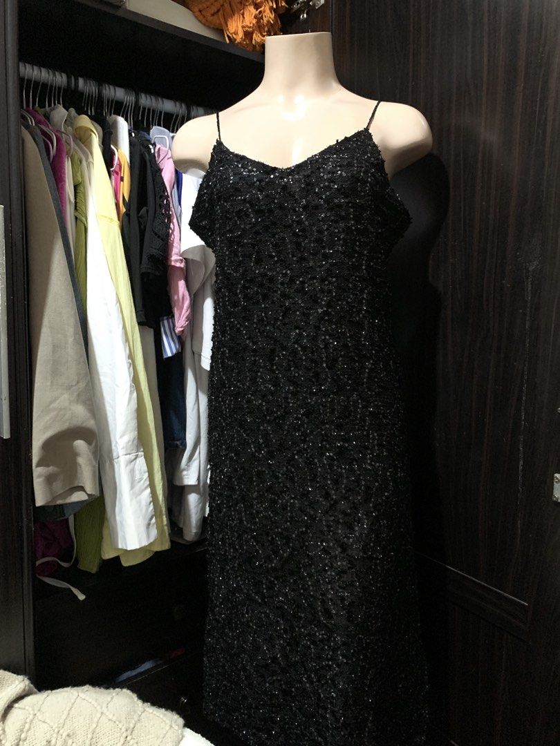 Sequin and Beaded Black Midi Dress - Medium (Category: Evening dresses & gowns) located in Cebu City. Submitted by ChaKoleksyon (Listing ID 1467938630, Image 2). Description: Double Lining Dress ( not stretchable ) Intact pa lahat ng beads and sequins 10/10 * for reference my mannequin is XS ( kaya maluwag ).