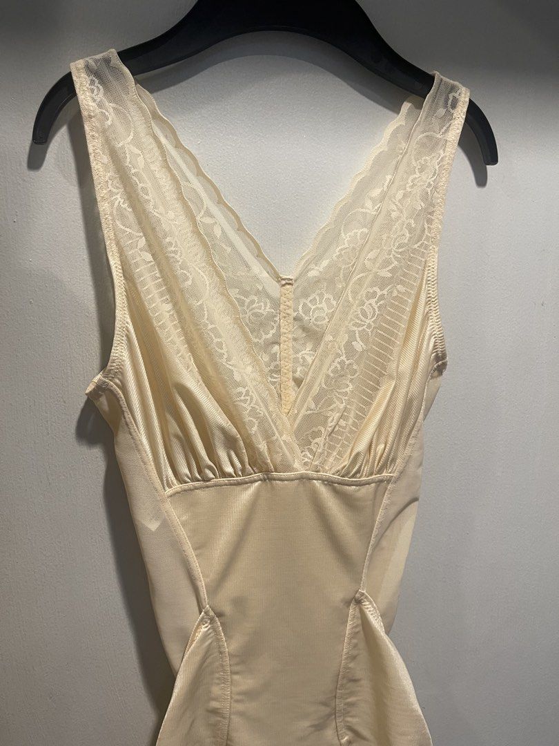 shapewear large (Category: Undergarments & Loungewear) located in Quezon City. Submitted by booktt (Listing ID 1468041374, Image 3). Description: issue may cut sa butt part as shown on pic 4 otherwise v nice contour.