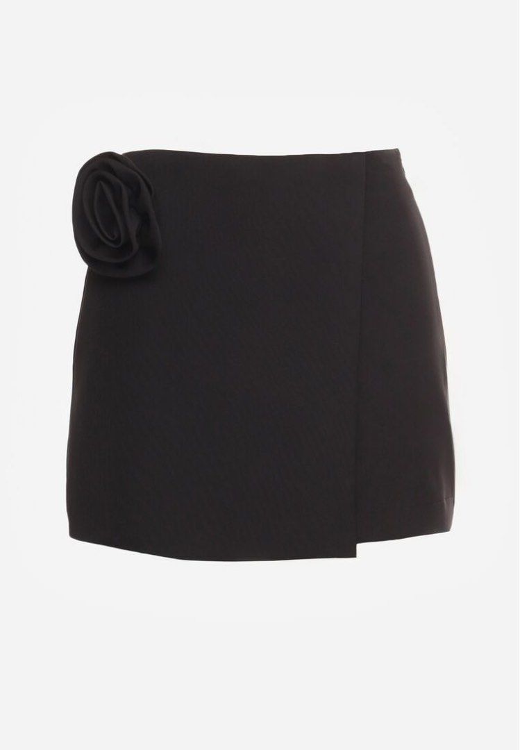 Shein Black Rose Mini Skirt (Category: Skirts) located in Binan City. Submitted by myprelovedhaul (Listing ID 1467942722, Image 1). Description: - length: 17 | width: 16 (30-32) - no when worn photos! - last price posted! - please message only if sure buyer! - limited replies only. - Available unless mark as sold. - Ship via j&t or lalamove for same day. -Mode of payment: Gcash 📍Biñan Laguna .