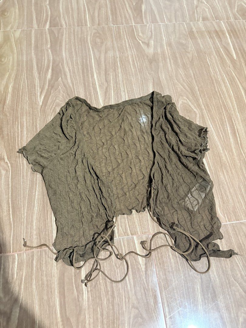 SHEIN Brown Textured Tie-Front Crop Top Size M (Category: Sleeveless) located in Manila. Submitted by thriftwithgem (Listing ID 1467900901, Image 1). Description: - Brand: SHEIN - Size: Medium (EU 38, US 6) - Color: Brown -USED ONCE.
