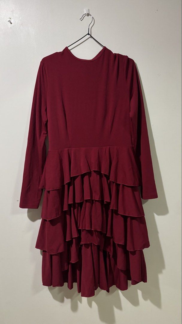 Shein Burgundy Ruffled Maxi Skirt (Category: Dresses) located in Binan City. Submitted by myprelovedhaul (Listing ID 1467963613, Image 3). Description: - no when worn photos! - last price posted! - please message only if sure buyer! - limited replies only. - Available unless mark as sold. - Ship via j&t or lalamove for same day. -Mode of payment: Gcash 📍Biñan Laguna Heavy fabric! This is a long-sleeve, burgundy-colored tiered ruffle midi/maxi dr